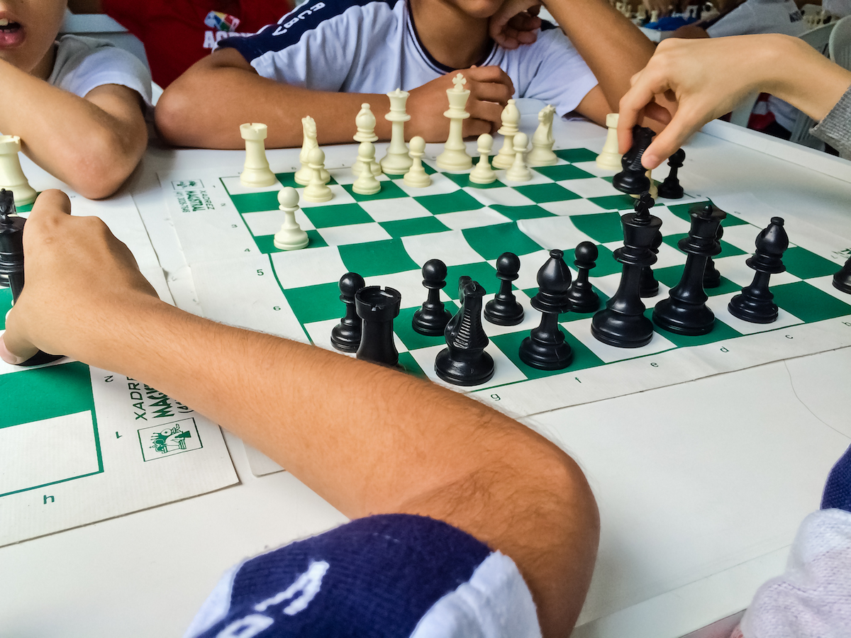 peças de xadrez. o xadrez é um jogo de tabuleiro e um esporte. rei